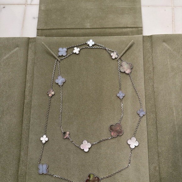 Van Cleef and Arpels Magic Alhambra Long 16 Motifs Necklace. - Picture 5 of 7